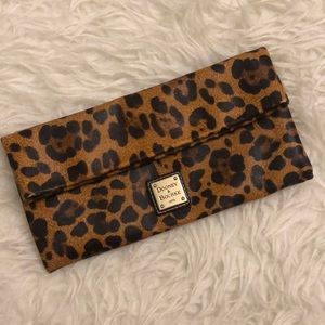 Dooney & Bourke clutch